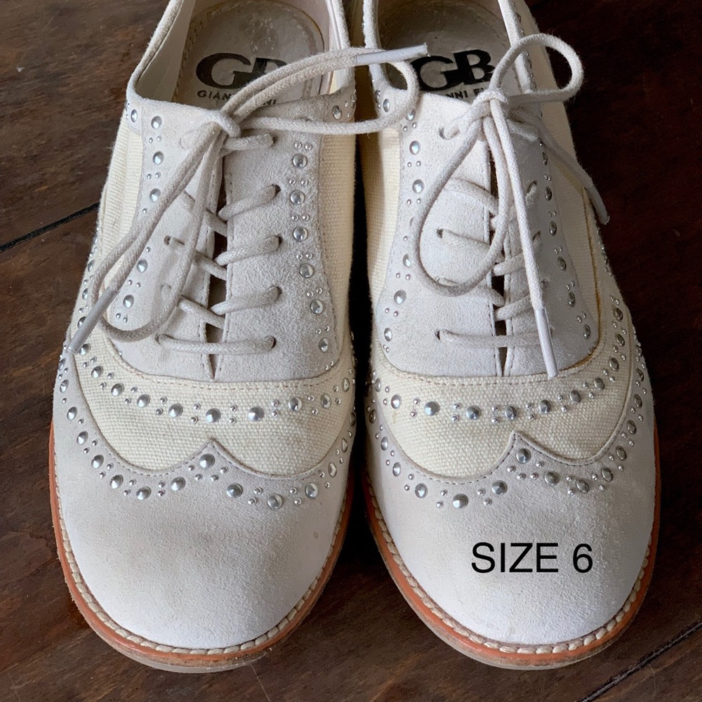 Gianni Bini lace ups / Size 6